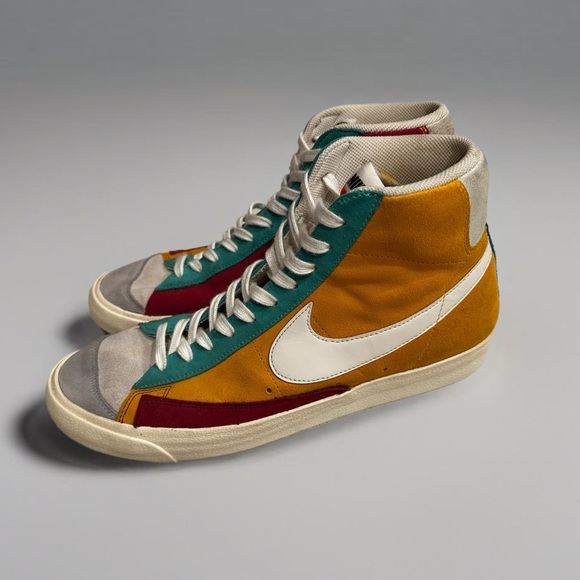 NIKE BLAZER '77 SUEDE
Noble Red & Kinetic Green Jade
Size US11 Men - Picture 2 of 4